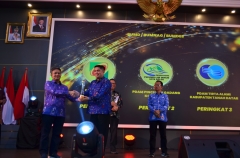 Piala Ke-2 Keterbukaan Informasi Publik 2025, Kategori BUMD,BUMNAG,BUMDES Diberikan Kepada Perumda Air Minum Pincuran Gadang Kota Solok